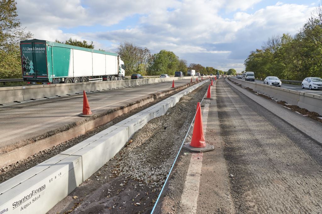 Central reservation drainage installation